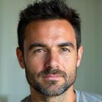 Retrato de Javier Ríos, director de yoga de Rincón Zen Bienestar.